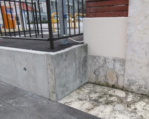 コンクリート表面被覆工法と琉球石灰岩コーティングの施工前