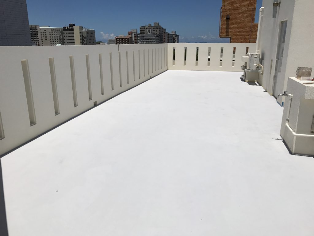 屋上の高耐久性の特殊防水と遮熱施工